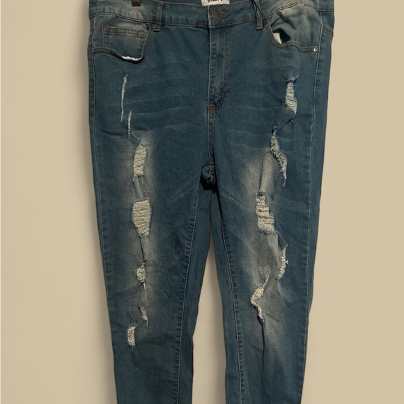 Full Figure Distressed Jeans NWOT - Picture 1 of 4